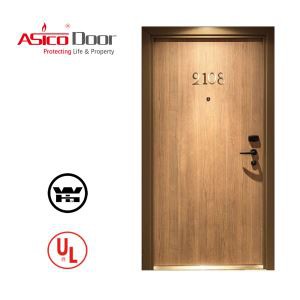 Porta de entrada do quarto de hotel