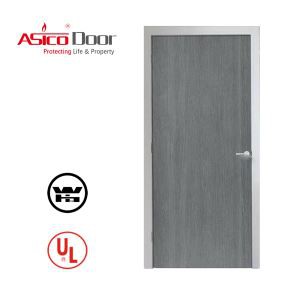 Porta de entrada do quarto de hotel